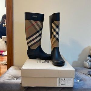 Burberry  rubber printed nova check rain boot